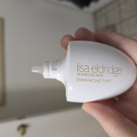 Lisa Eldridge Skin Enhancing Tint Shade T5 - Picture 4 of 5